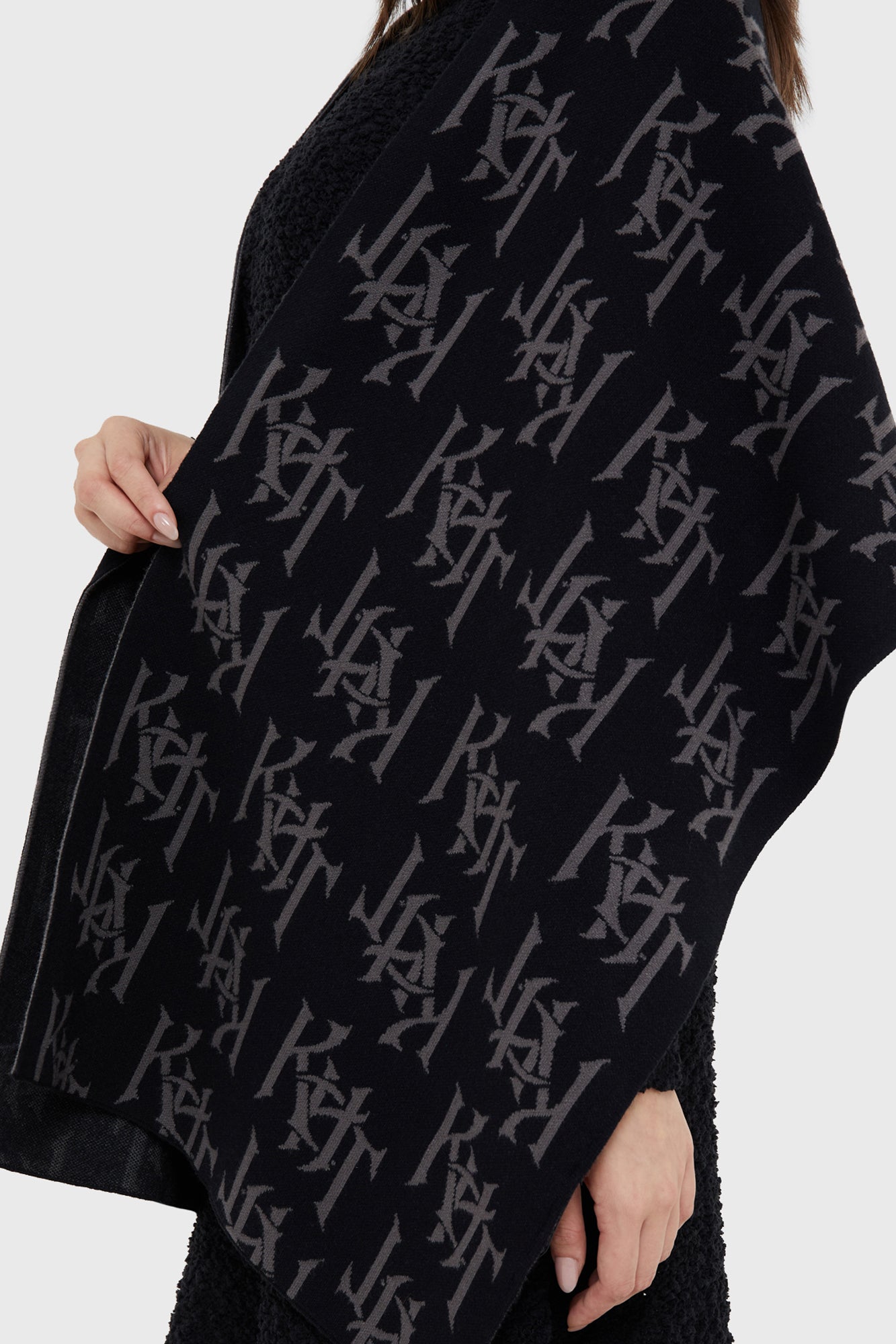Kihilist Scarf